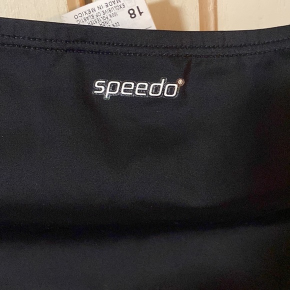 A black Speedo Bathing suit bottom in size 18 - Picture 4 of 4